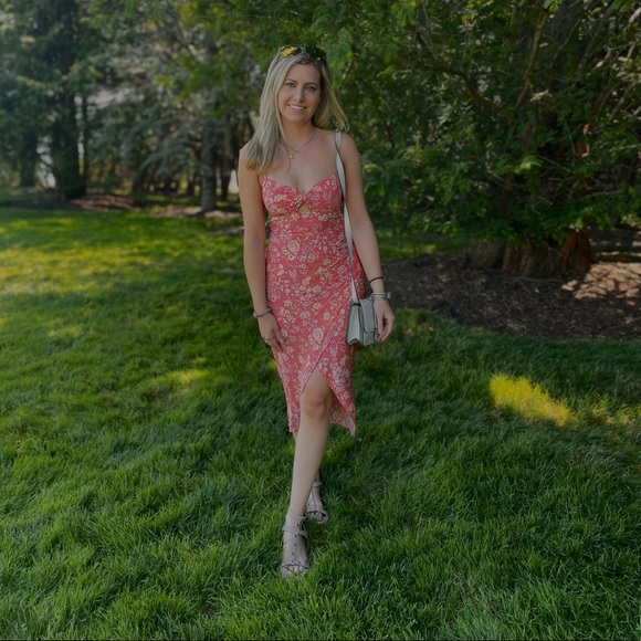 Meet your Posher, Ariana - Picture 2 of 3